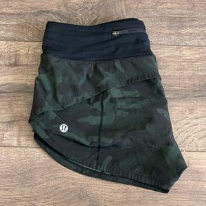 DISCONTINUED PRINT!!! Lululemon Speed up low rise 2.5” camo shorts
